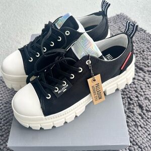 NIB Palladium Revolt LO TX Sneaker Black/Marshmallow Women’s Platform Shoes